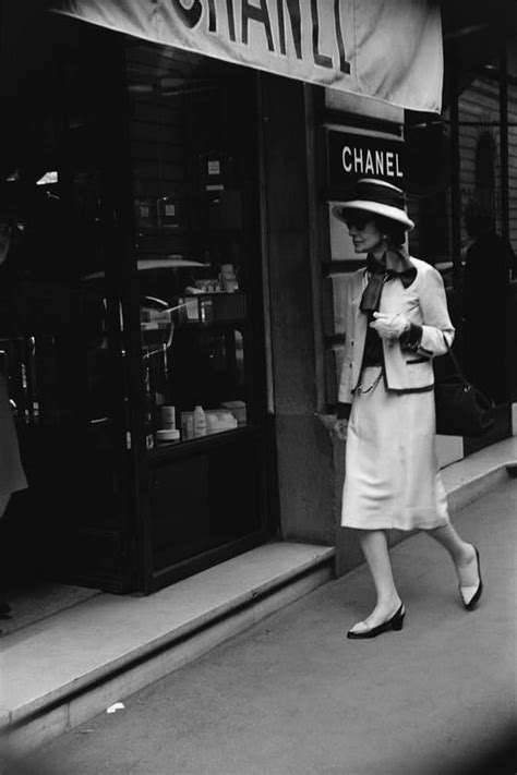 occhiali sole leggeri coco chanel|La passione di Gabrielle Coco Chanel per gli occhiali.